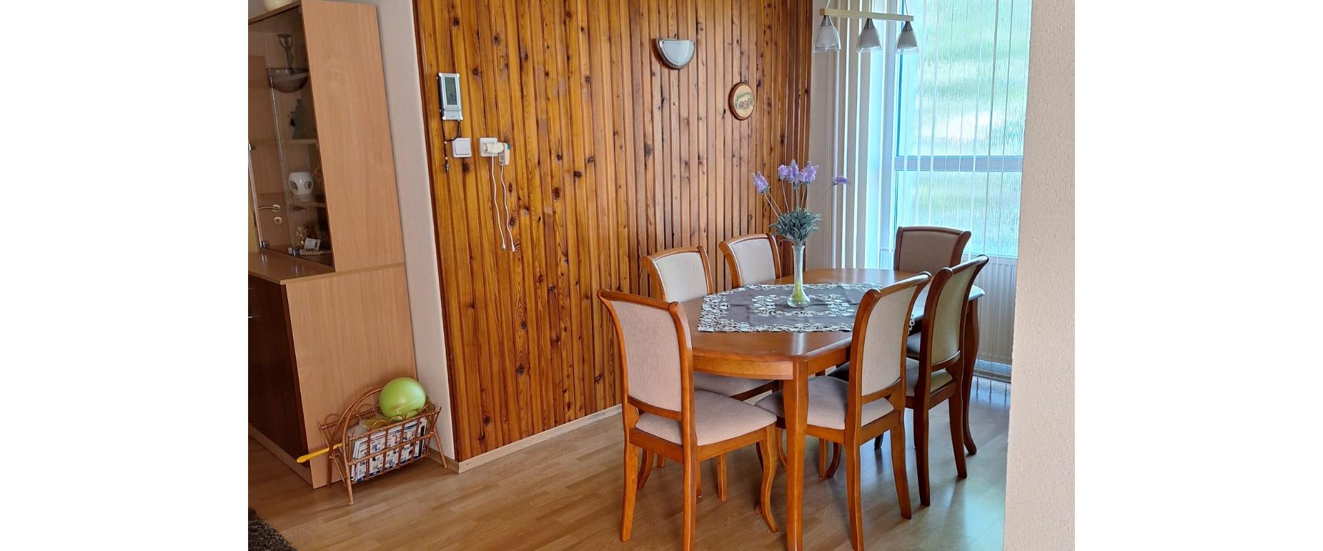 Priestranný rodinný dom s veľkým pozemkom – Chtelnica