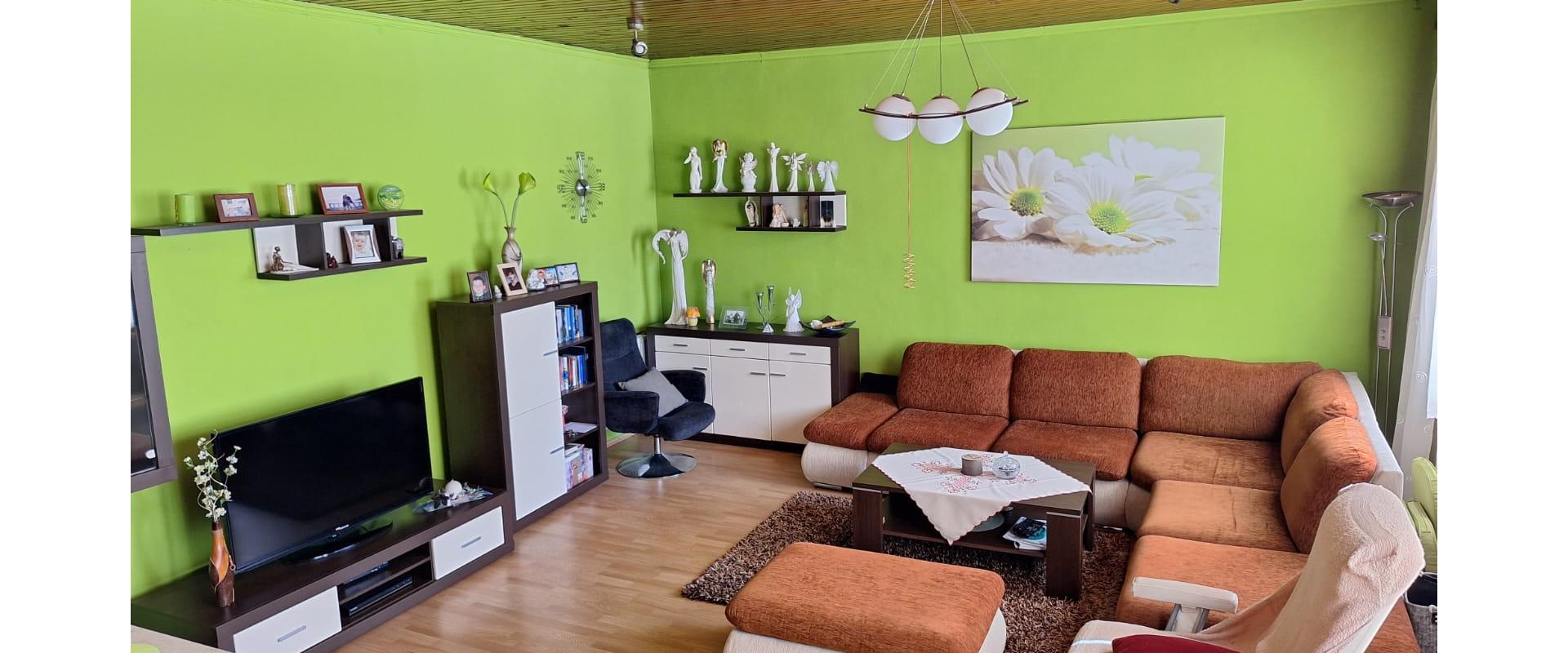 Priestranný rodinný dom s veľkým pozemkom – Chtelnica