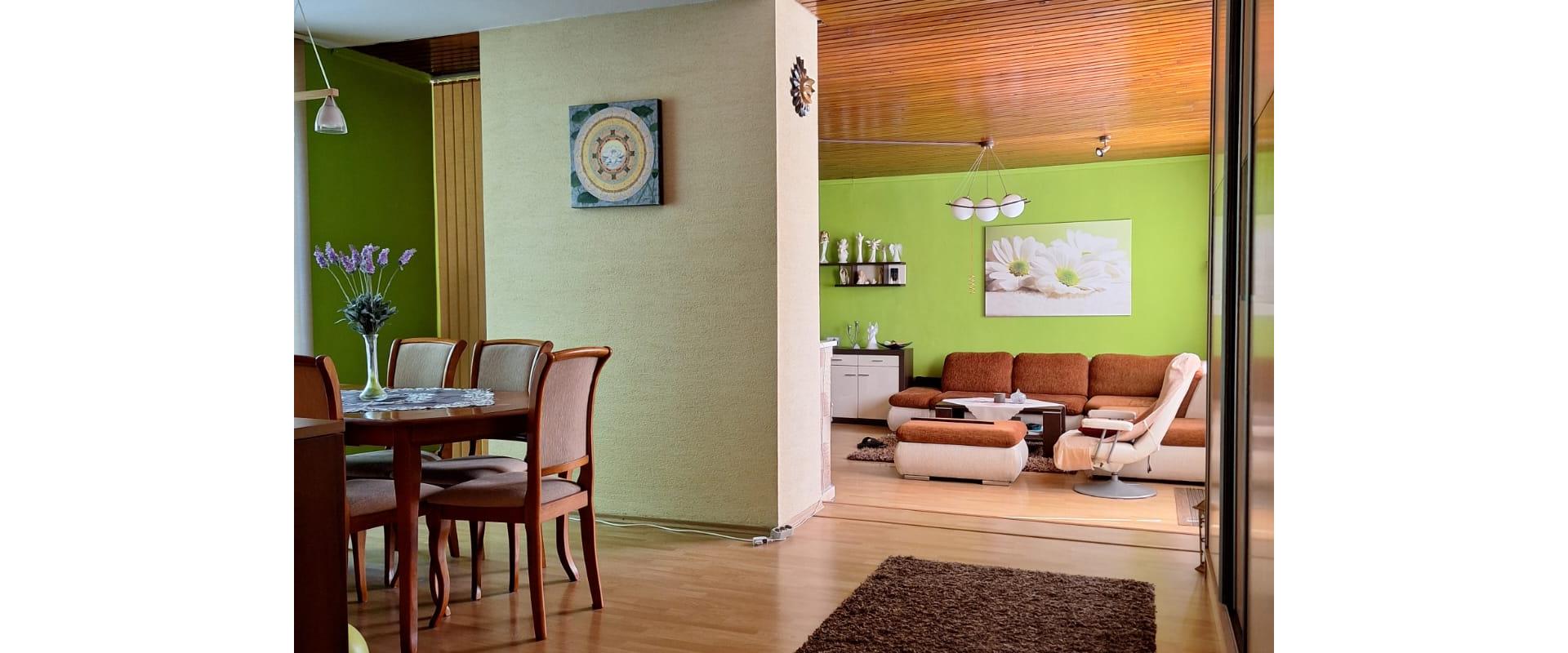 Priestranný rodinný dom s veľkým pozemkom – Chtelnica