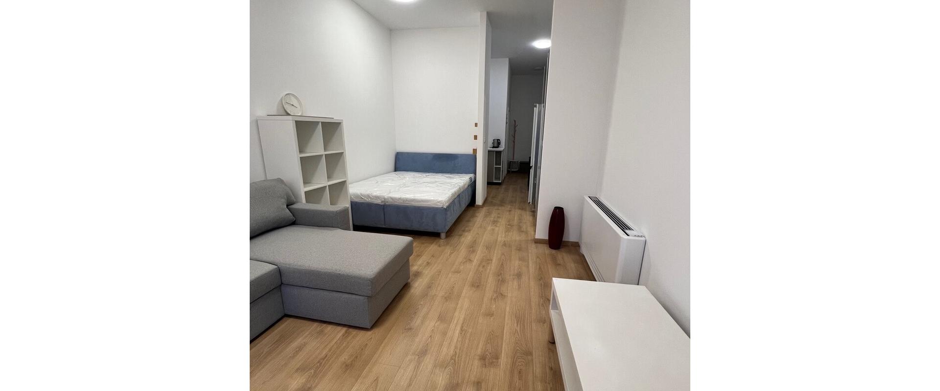 Nový 1,5 izb. byt s predzáhradkou a parkovacím miestom na prenájom v Rovinke.