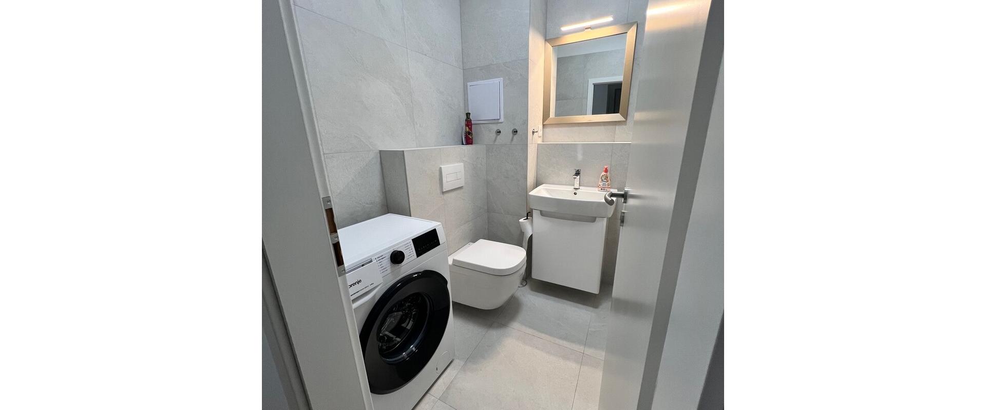 Nový 1,5 izb. byt s predzáhradkou a parkovacím miestom na prenájom v Rovinke.