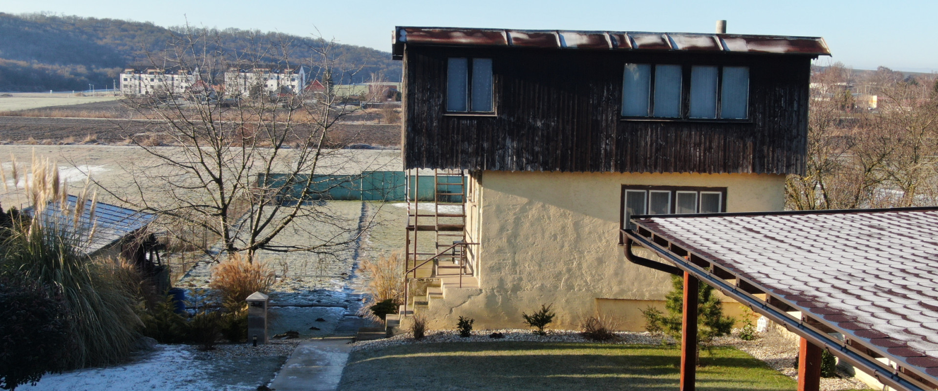 RD s krbom, pozemkom a investičným potenciálom – Dvorníky