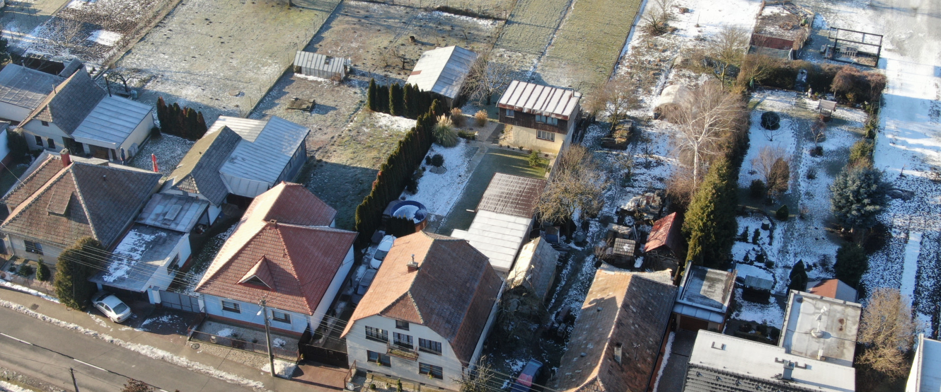 RD s krbom, pozemkom a investičným potenciálom – Dvorníky