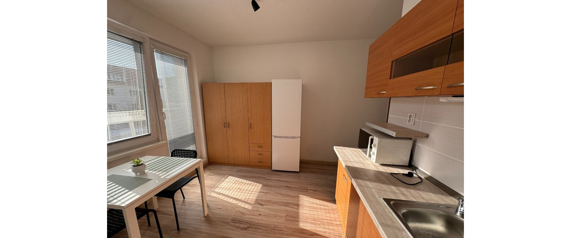 1 - izbový byt na dlhodobý prenájom s dvoma balkónmi