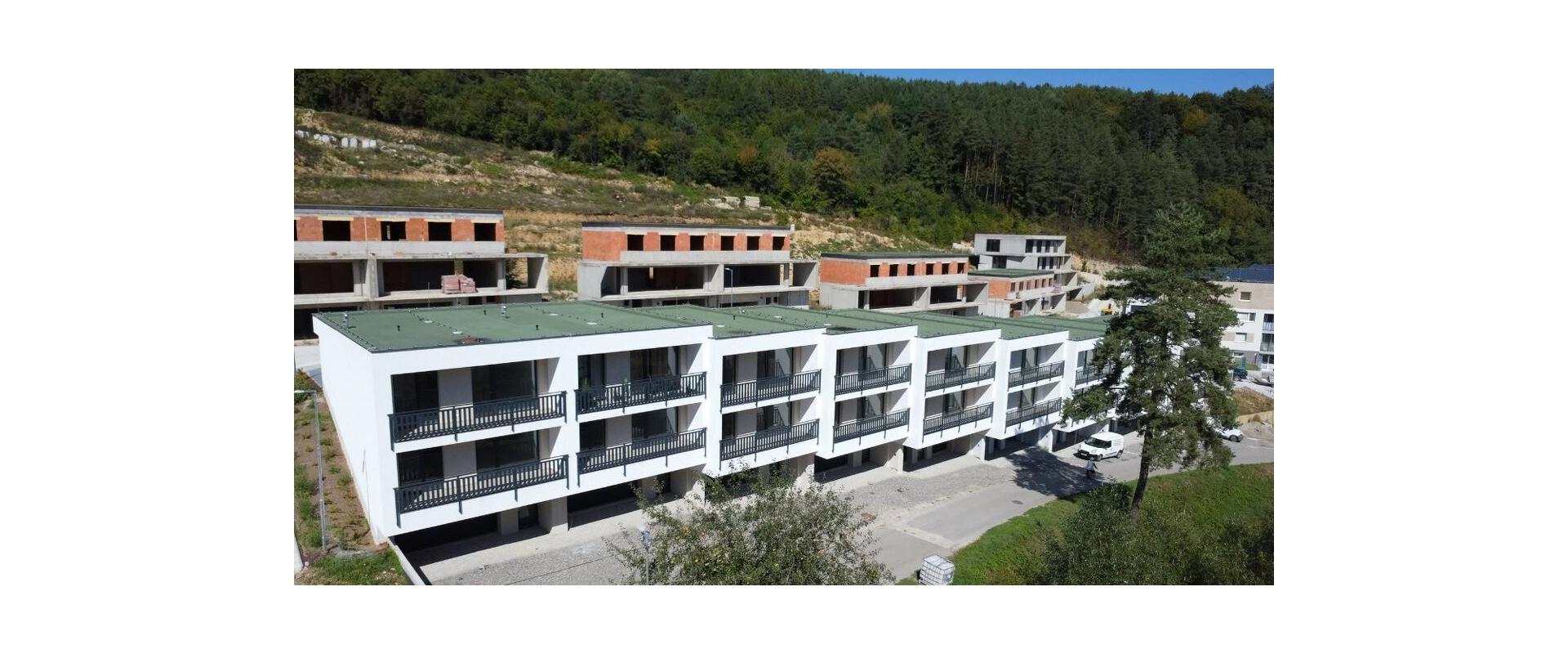 2 - izbový byt na prenájom s garážou a parkovacím miestom v nádhernom horskom prostredí