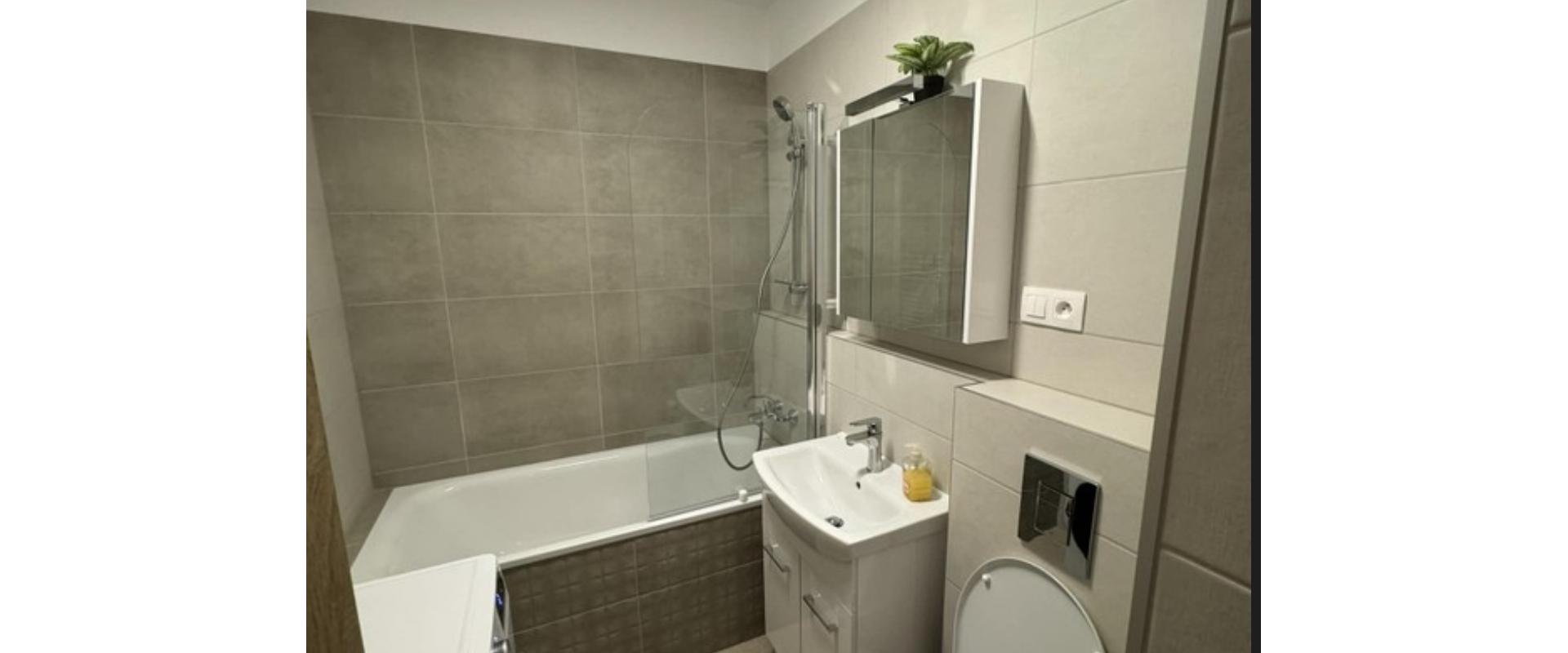 Moderne zariadený 1-izbový byt v novostavbe s parkovaním – Biely Kostol