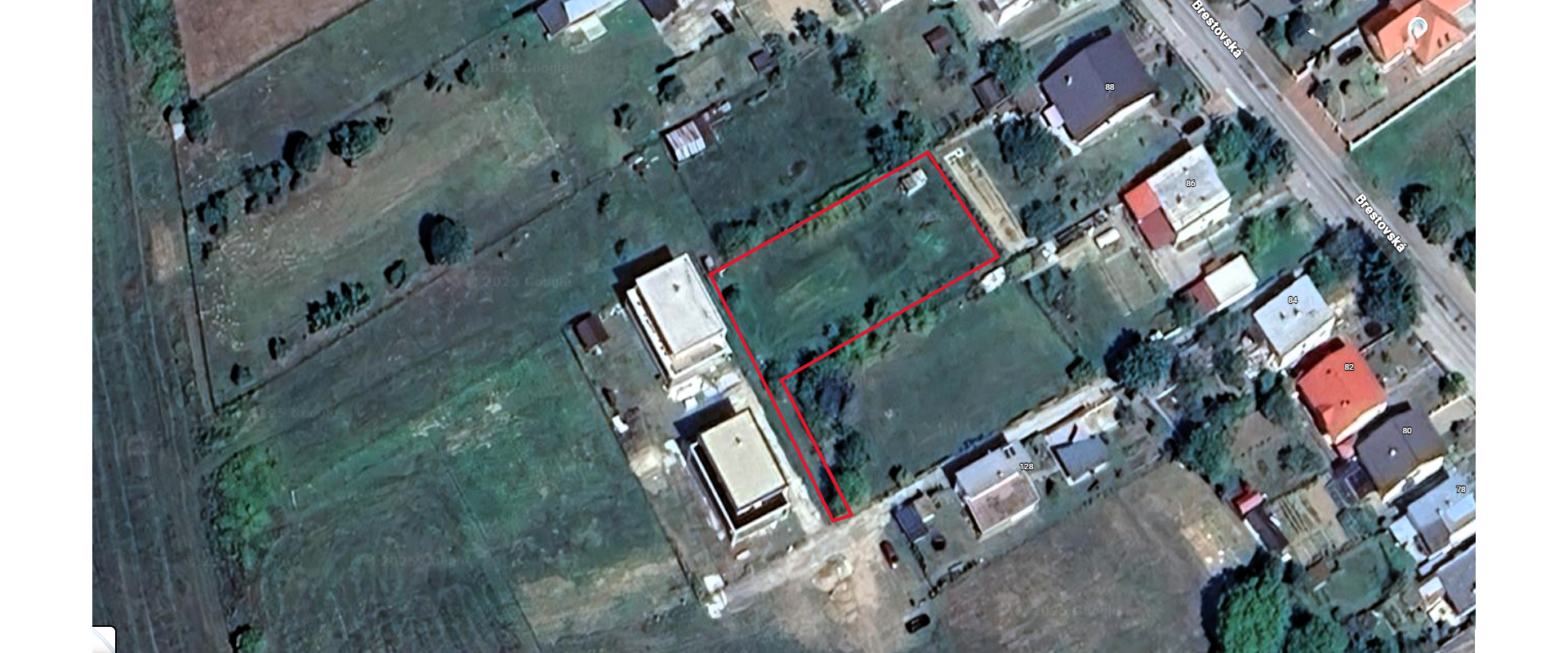 Na predaj pozemok o rozlohe 1 449 m² so záhradou a studňou v Humennom