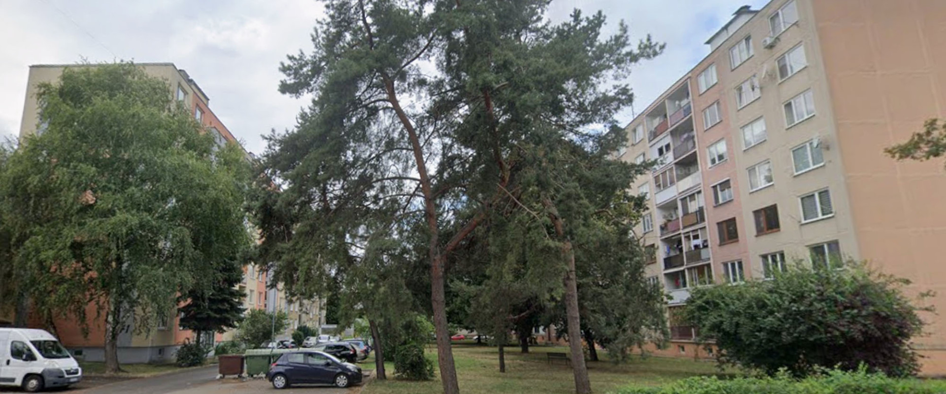 Prenájom: Priestranný 3-izbový Byt so Šatníkom a Balkónom v Blízkosti Centra!