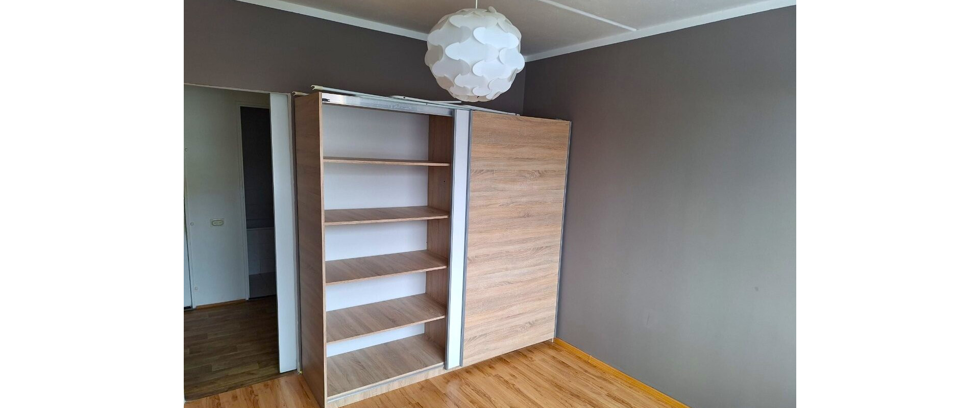 NA PREDAJ - Priestranný 3-izbový byt v tichej lokalite