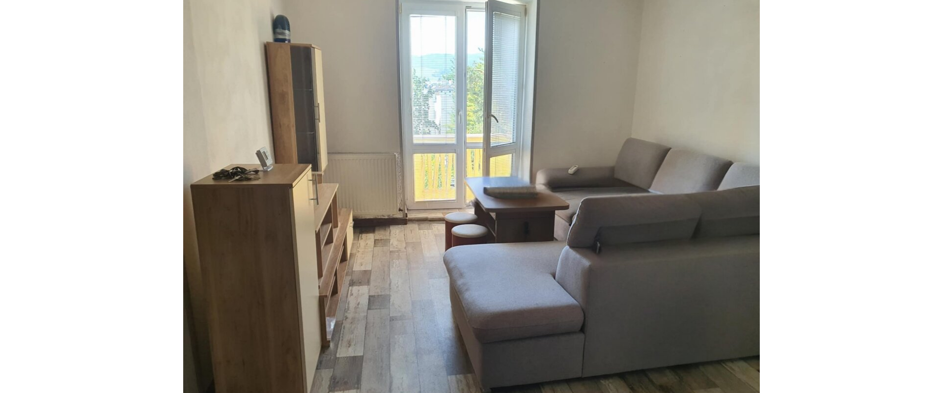 Prenájom plne zariadeného 2,5-izbového bytu v centre SNV