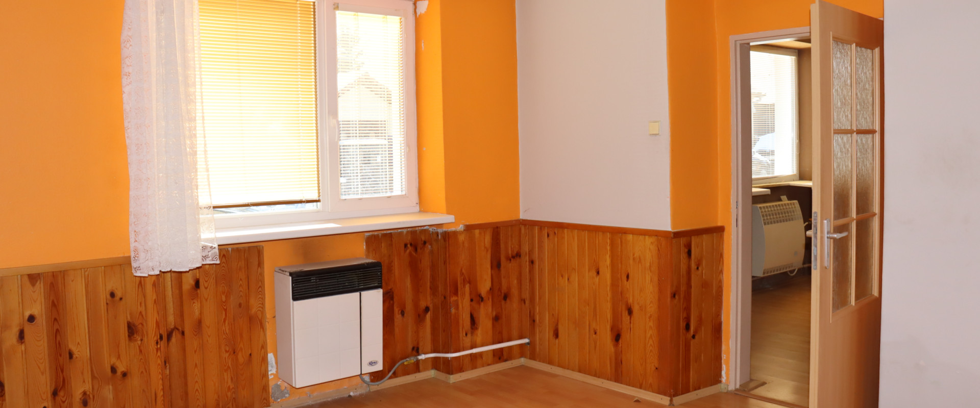 Rodinný dom s výnimočným pozemkom – Levice, priestor+pokoj