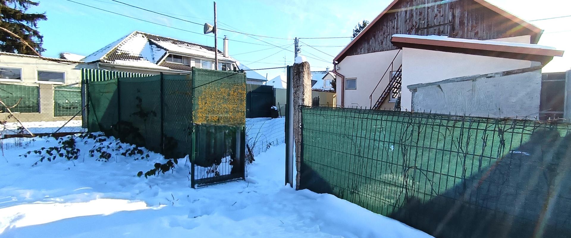 Rodinný dom s výnimočným pozemkom – Levice, priestor+pokoj