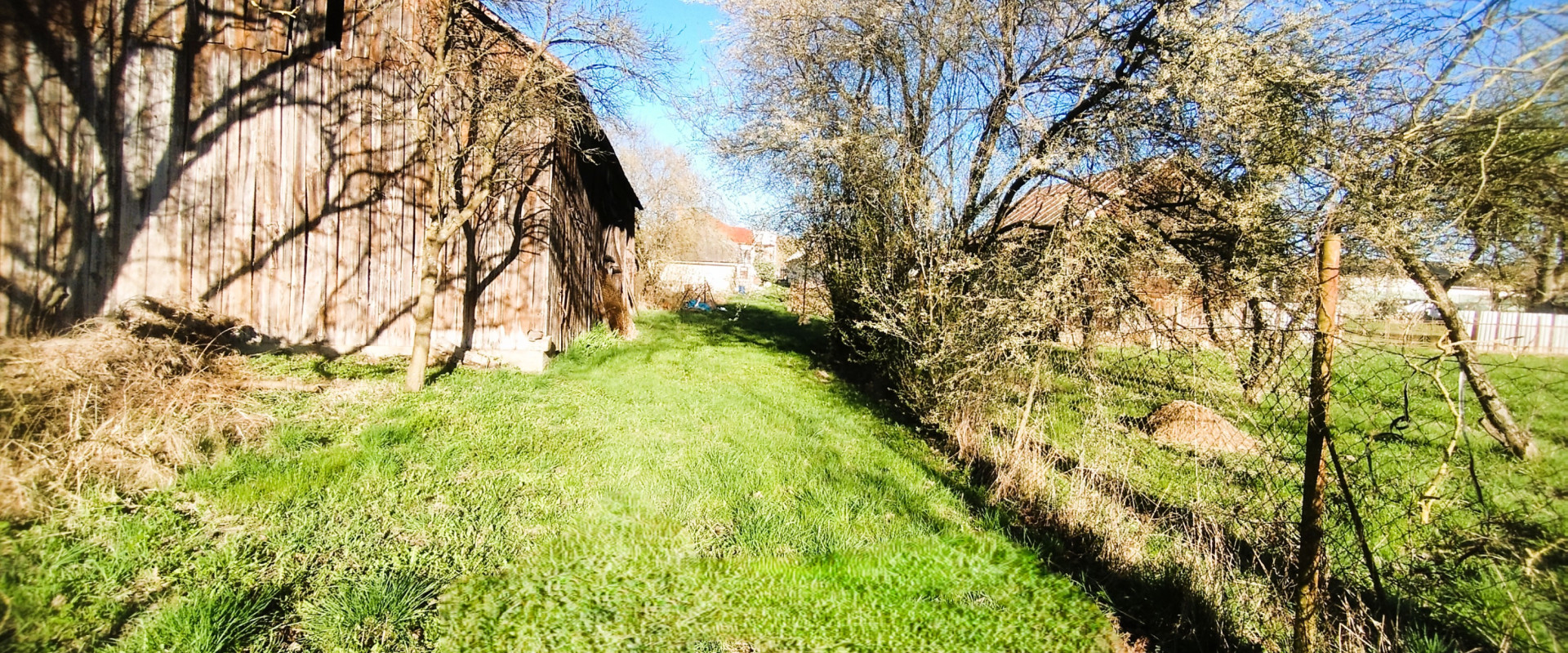 Na predaj rodinný dom s veľkým pozemkom 2 000 m² v obci Nižný Hrušov