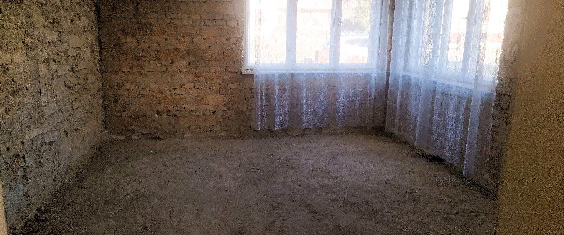 Na predaj rodinný dom s veľkým pozemkom 2 000 m² v obci Nižný Hrušov