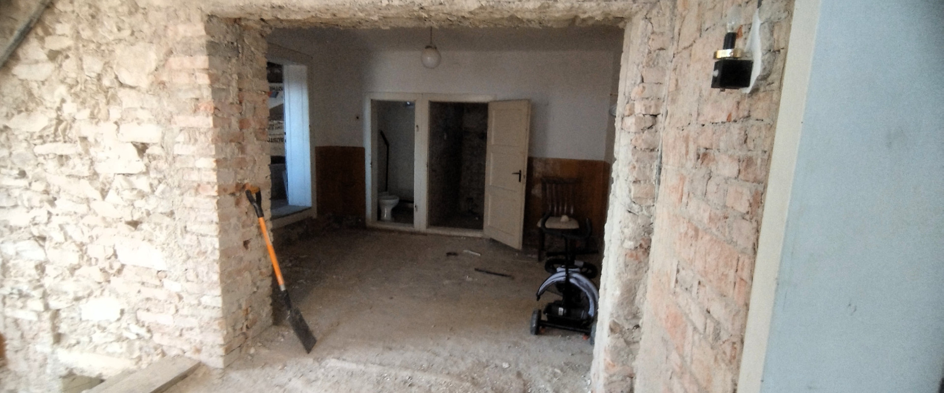 Na predaj rodinný dom s veľkým pozemkom 2 000 m² v obci Nižný Hrušov