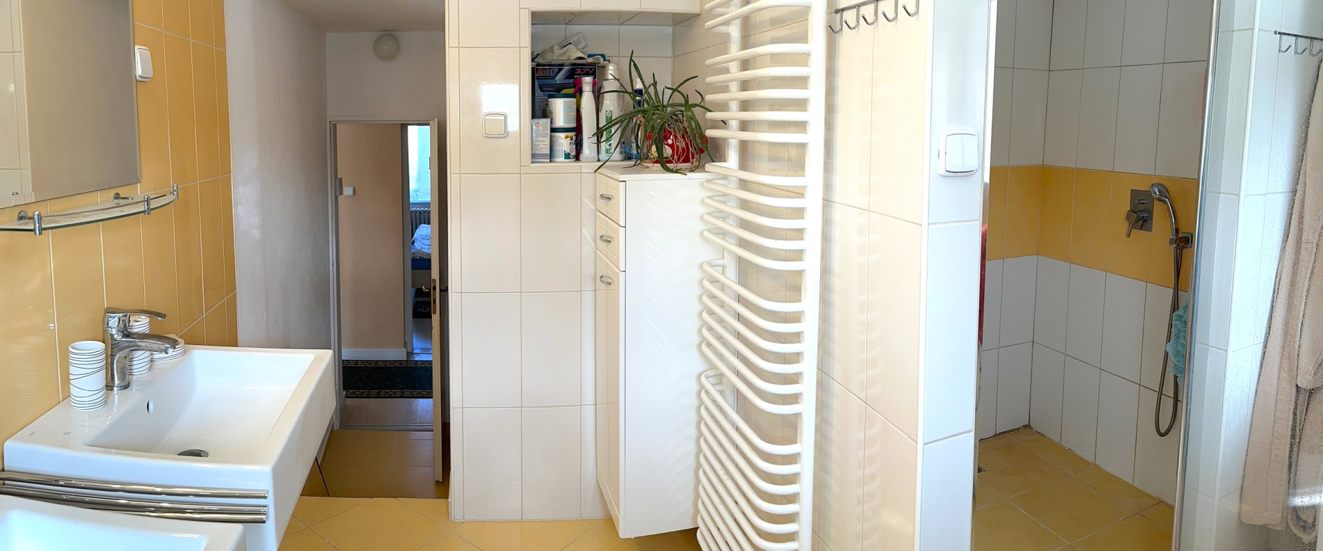 NOVÁ CENA ! Priestranný 5-izbový rodinný dom s dvoma garážami