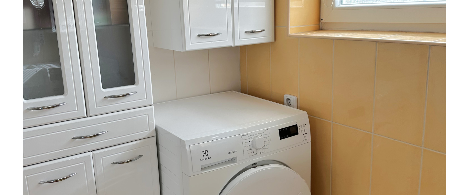 NOVÁ CENA ! Priestranný 5-izbový rodinný dom s dvoma garážami