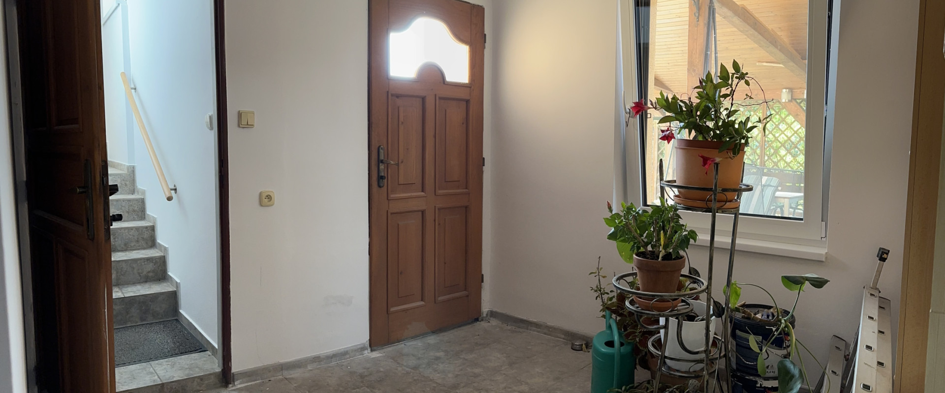 NOVÁ CENA ! Priestranný 5-izbový rodinný dom s dvoma garážami