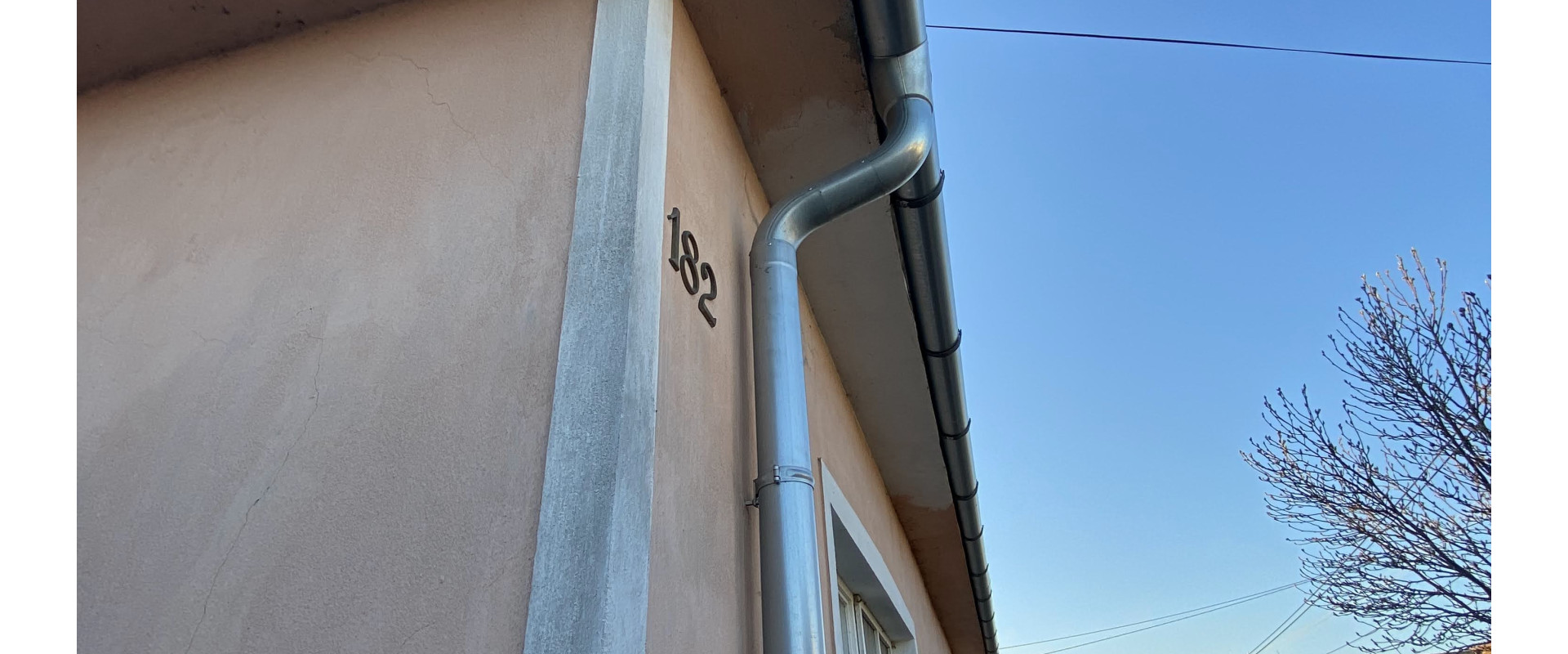 Priestranný dom Nýrovce