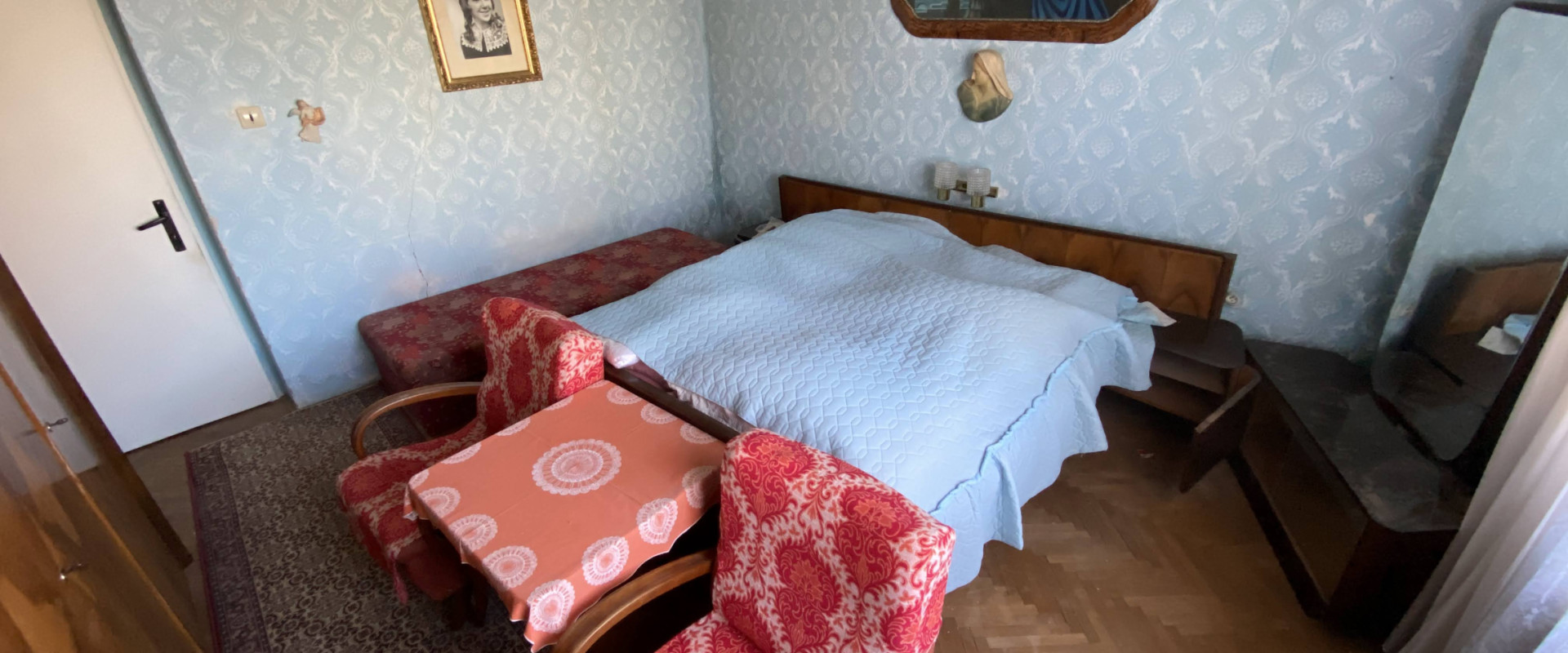 Priestranný dom Nýrovce