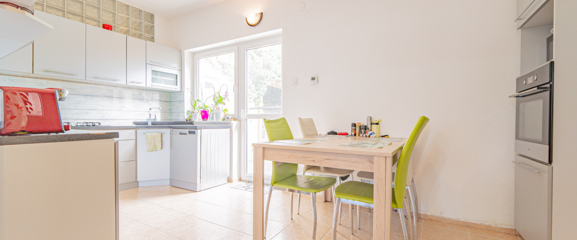 3D Obhliadka!! Veľký RD s bazénom priamo v Nových Zámkoch