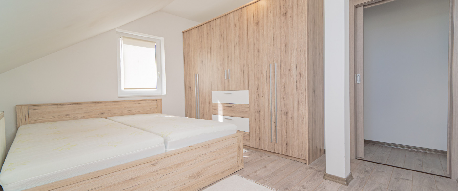 3D Obhliadka!! Veľký RD s bazénom priamo v Nových Zámkoch