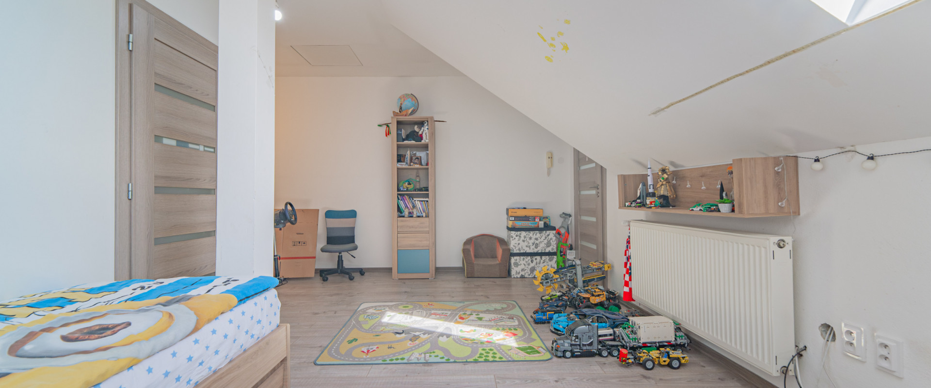 3D Obhliadka!! Veľký RD s bazénom priamo v Nových Zámkoch