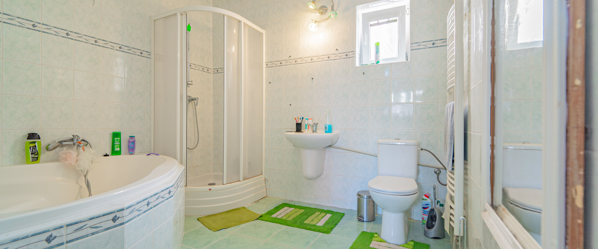 3D Obhliadka!! Veľký RD s bazénom priamo v Nových Zámkoch