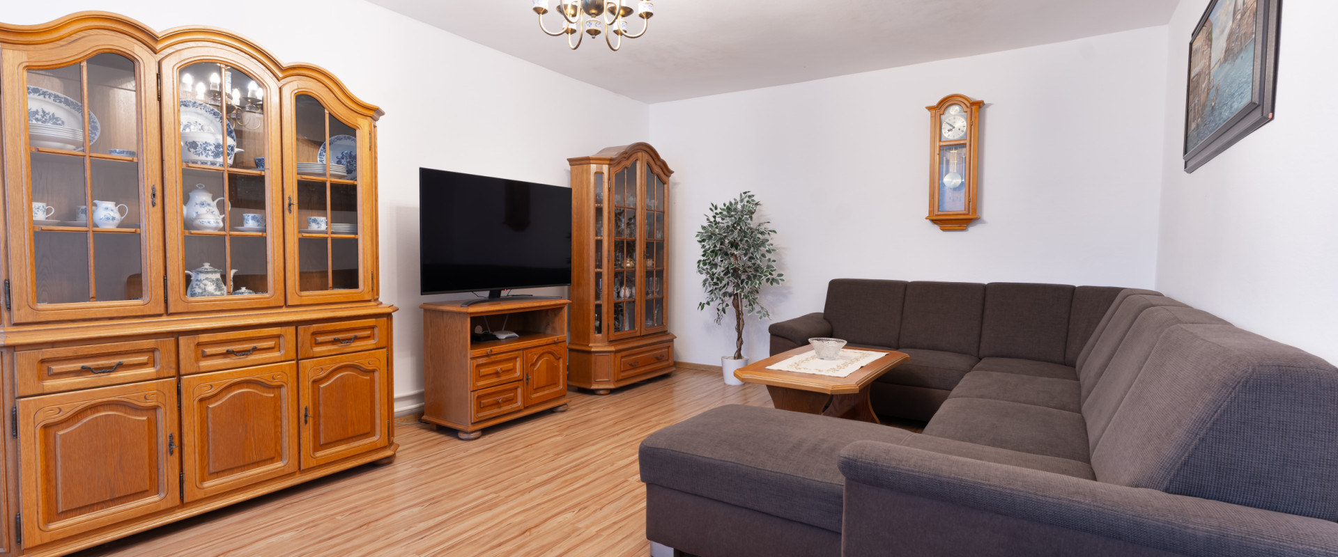 Priestranný 5-izbový rodinný dom s veľmi výhodnou lokalitou