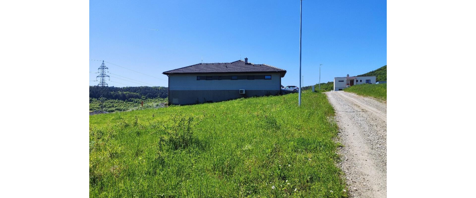 Na predaj pozemok na výstavbu rodinného domu o výmere 866 m² v obci Fintice.