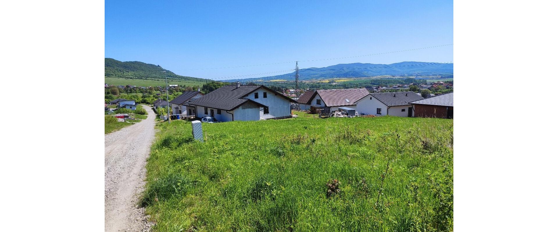 Na predaj pozemok na výstavbu rodinného domu o výmere 866 m² v obci Fintice.
