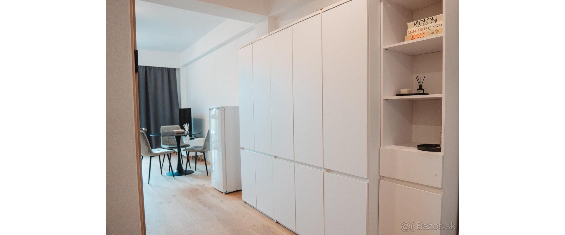 Prenájom: Moderný a luxusný 2-izbový byt v novostavbe – Baštová ulica, Staré Mesto