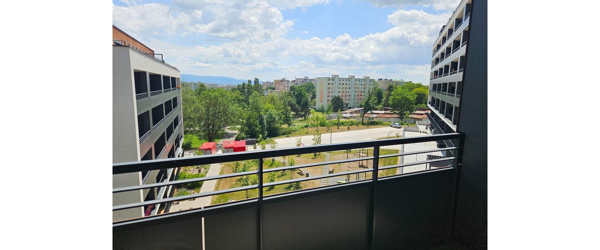 Prenájom: Moderný 1-izbový byt s loggiou a parkovaním – novostavba Popradská, Terasa