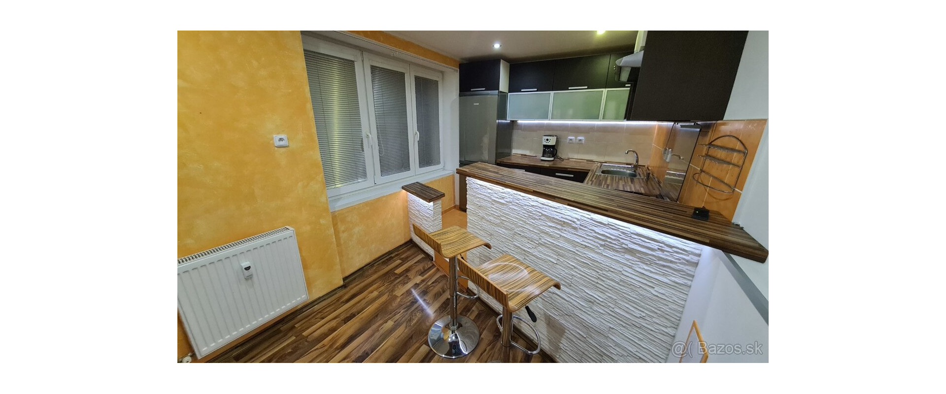 Prenájom: Priestranný a kompletne zariadený 2-izbový byt – Staré Mesto, Pajorova ulica (pri radnici)