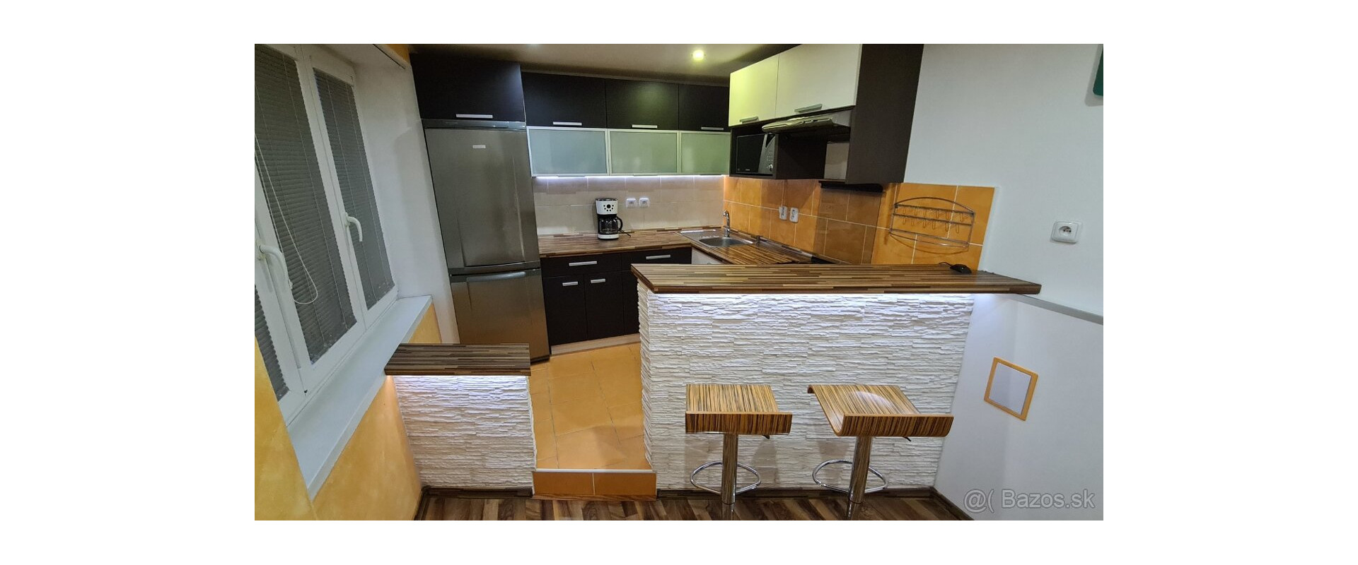 Prenájom: Priestranný a kompletne zariadený 2-izbový byt – Staré Mesto, Pajorova ulica (pri radnici)