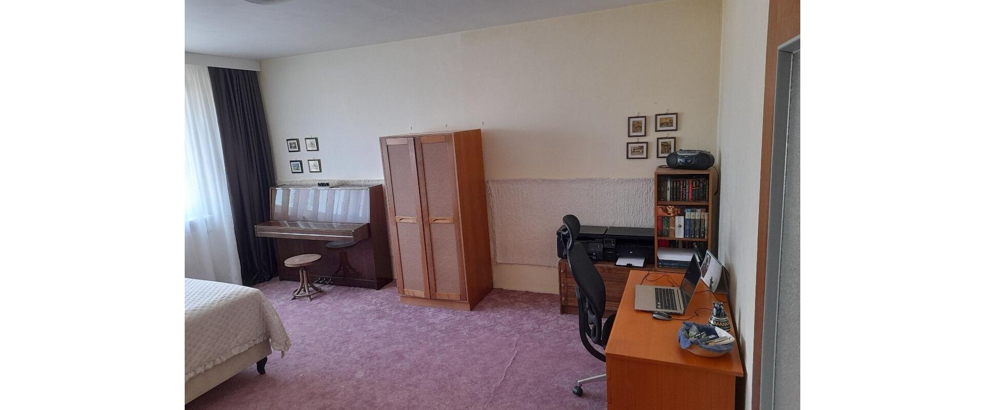 Na predaj: 3-izbový byt s loggiou v pôvodnom stave – Juhoslovanská ulica, Ťahanovce, Košice