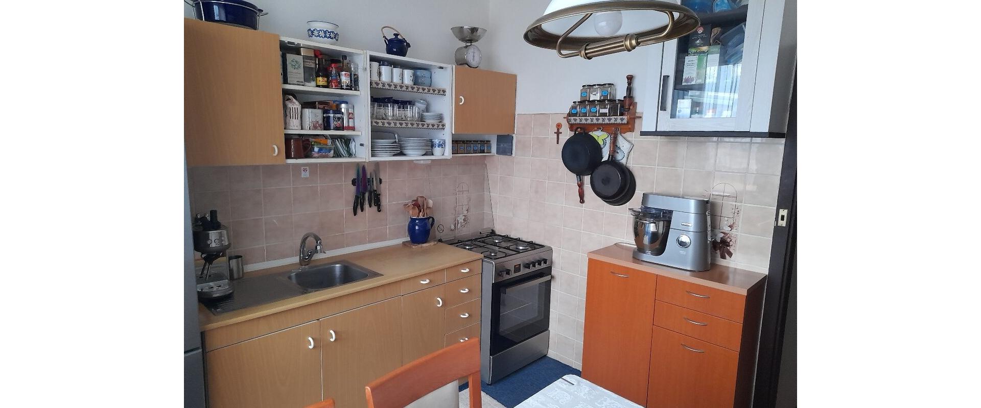 Na predaj: 3-izbový byt s loggiou v pôvodnom stave – Juhoslovanská ulica, Ťahanovce, Košice