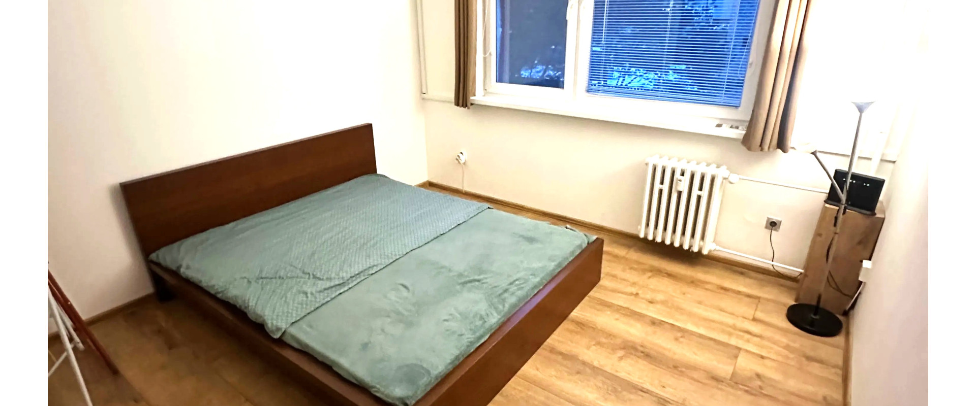 Priestranný 2i byt v Dúbravke!