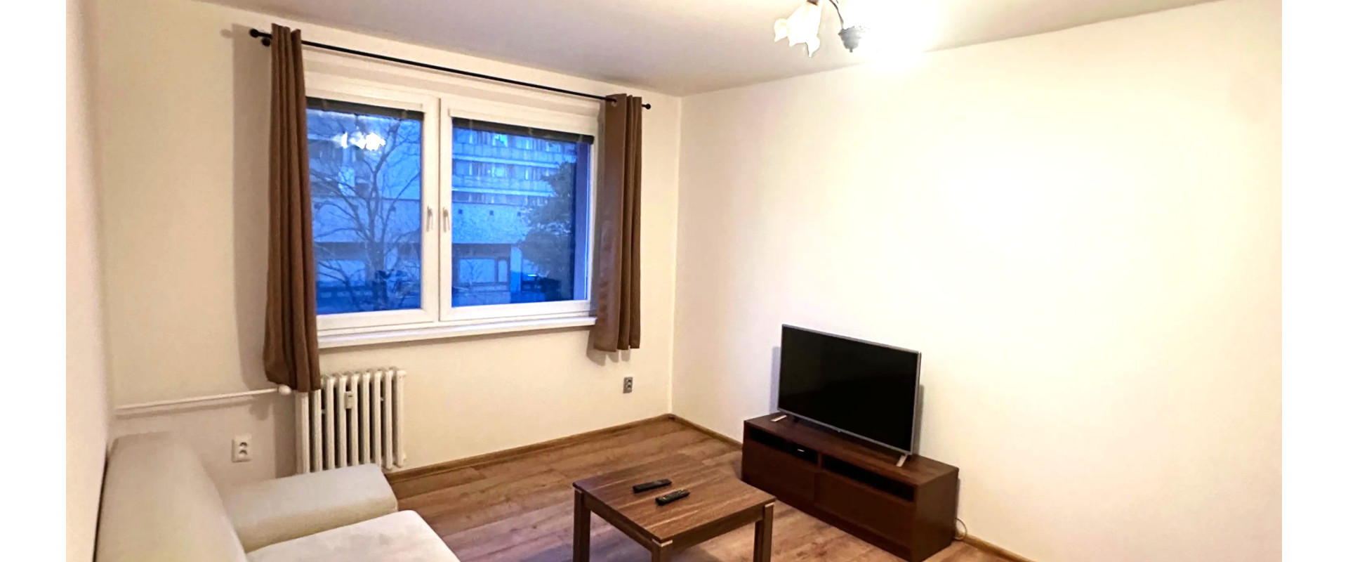 Priestranný 2i byt v Dúbravke!