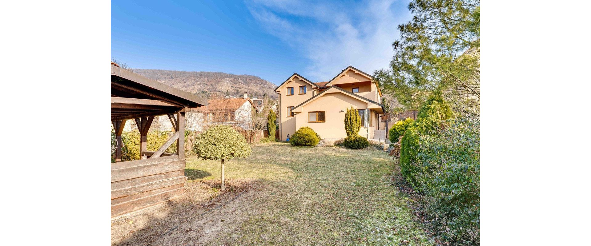 REZIDENCIA V DEVÍNE: 495 M2 PRE LUXUSNÉ BÝVANIE A PODNIKANIE