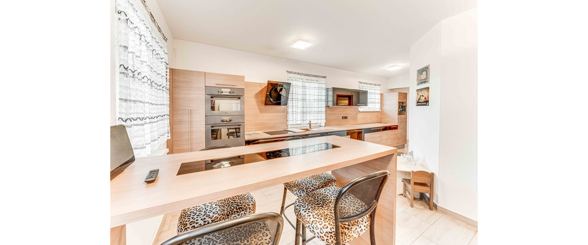 REZIDENCIA V DEVÍNE: 495 M2 PRE LUXUSNÉ BÝVANIE A PODNIKANIE