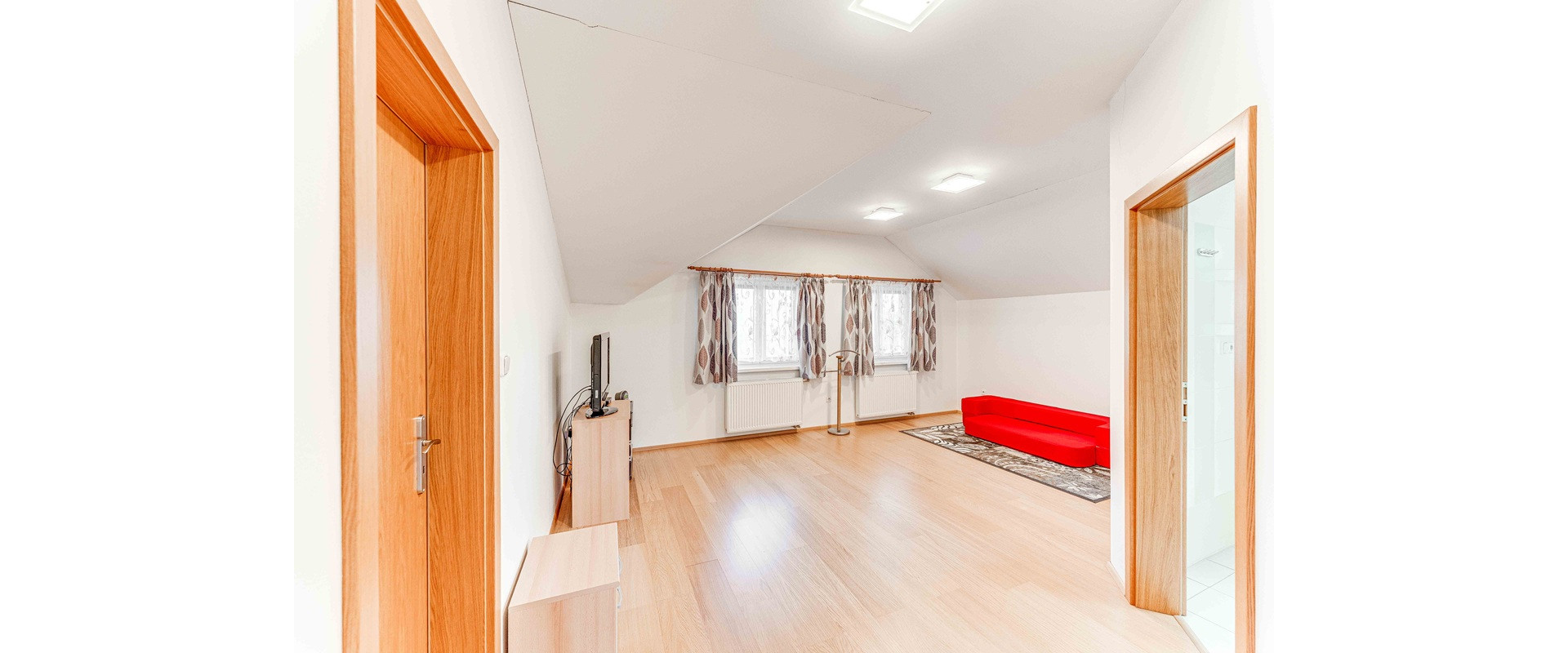 REZIDENCIA V DEVÍNE: 495 M2 PRE LUXUSNÉ BÝVANIE A PODNIKANIE