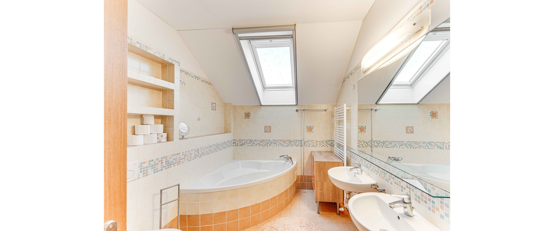 REZIDENCIA V DEVÍNE: 495 M2 PRE LUXUSNÉ BÝVANIE A PODNIKANIE