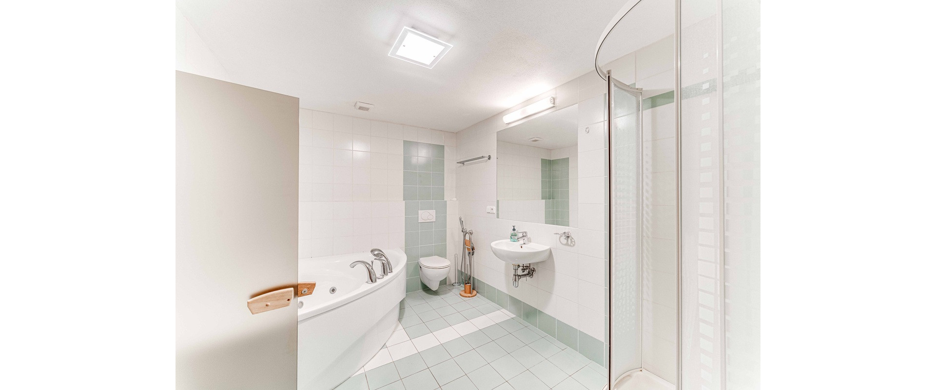 REZIDENCIA V DEVÍNE: 495 M2 PRE LUXUSNÉ BÝVANIE A PODNIKANIE