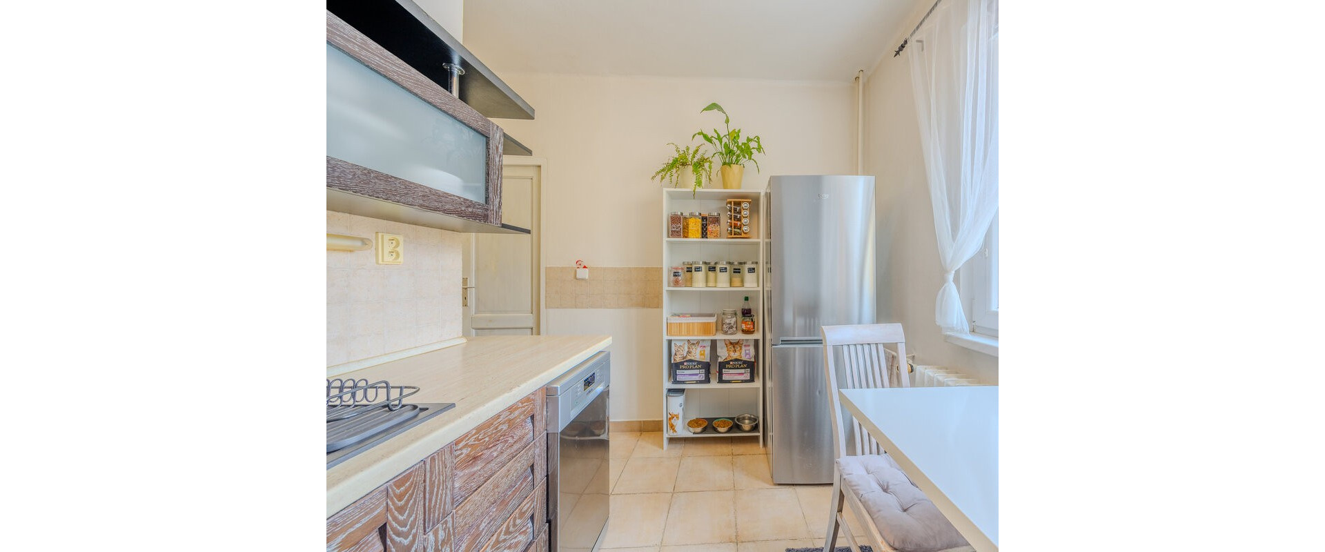 PREDAJ: Slnečný 3 izbový byt  s loggiou - Dubravka