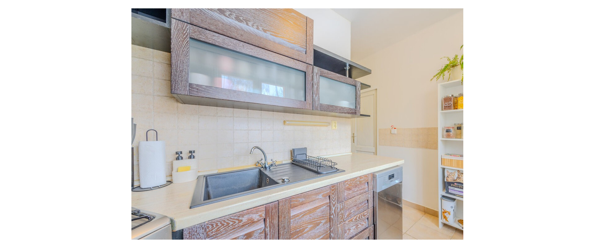 PREDAJ: Slnečný 3 izbový byt  s loggiou - Dubravka