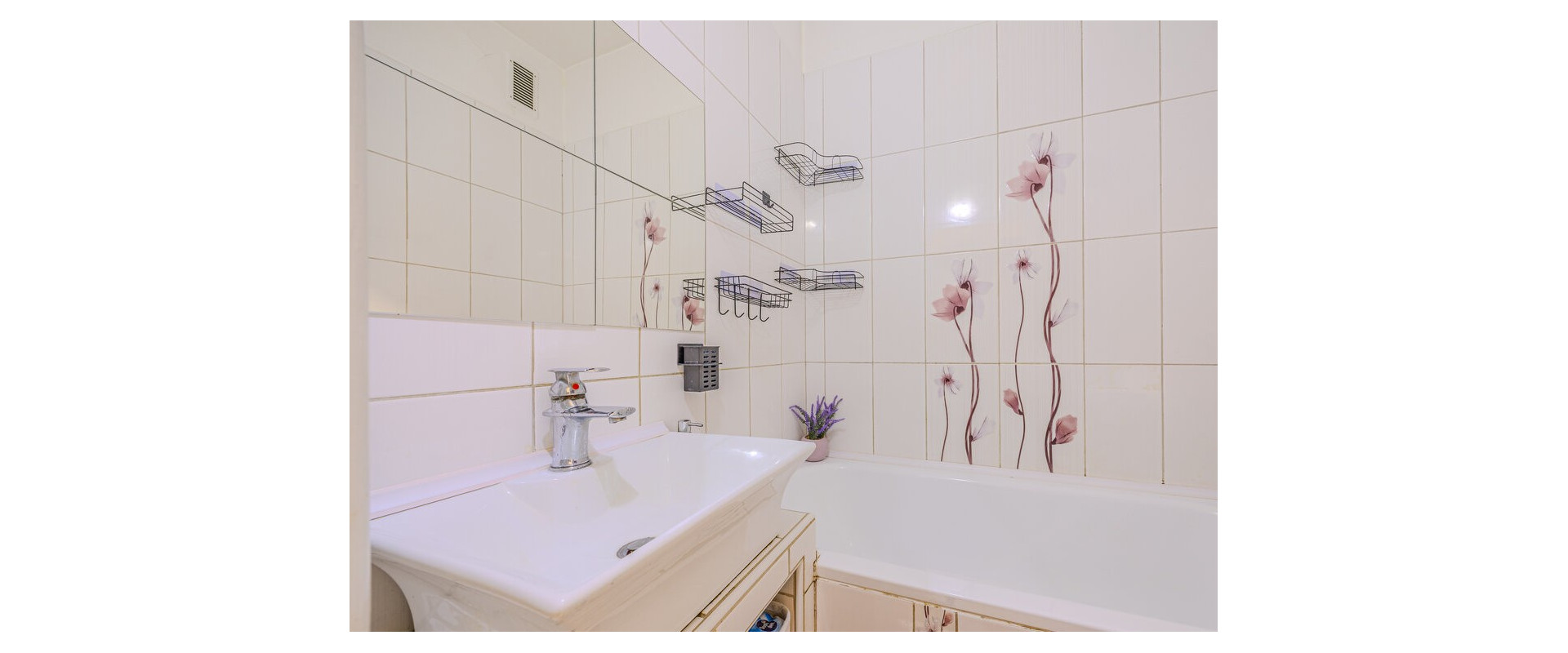 PREDAJ: Slnečný 3 izbový byt  s loggiou - Dubravka