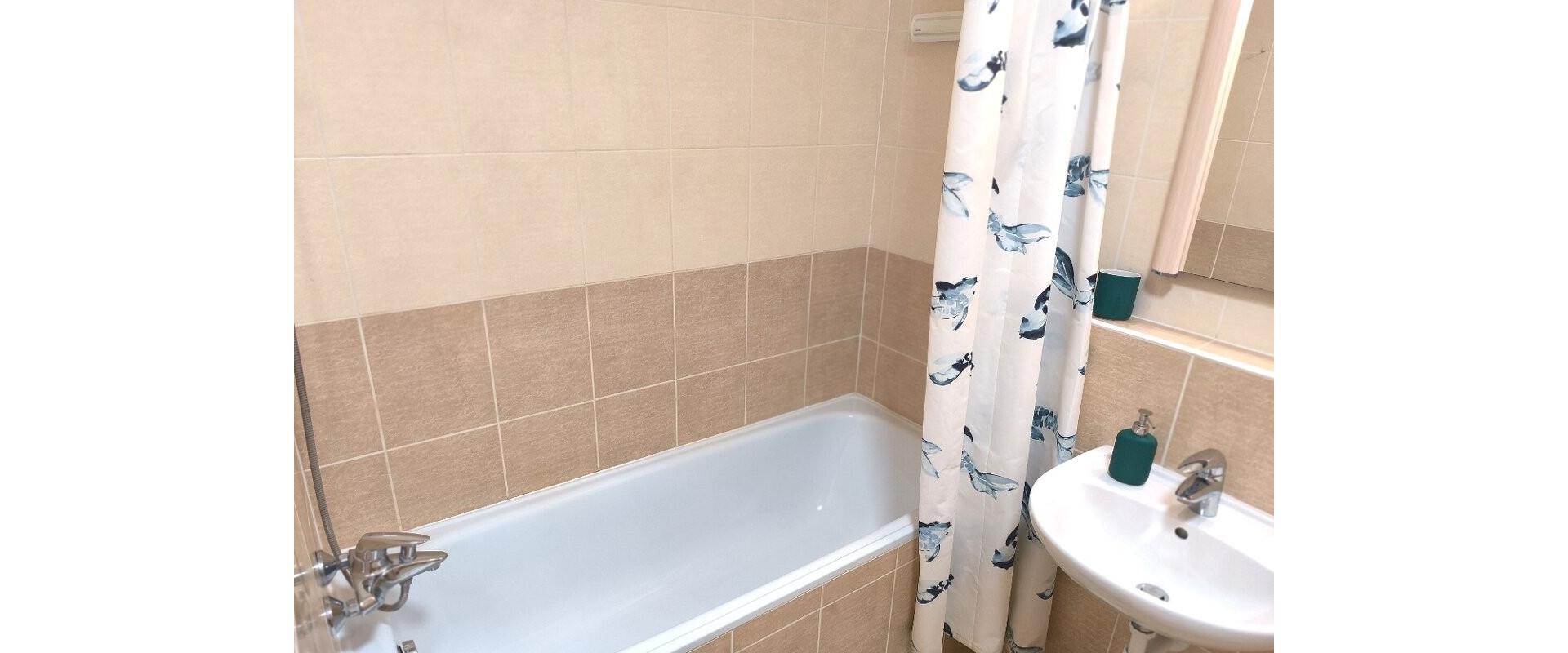 Prenájom 2 izbového bytu s garážou, Jégého (Ružinov)