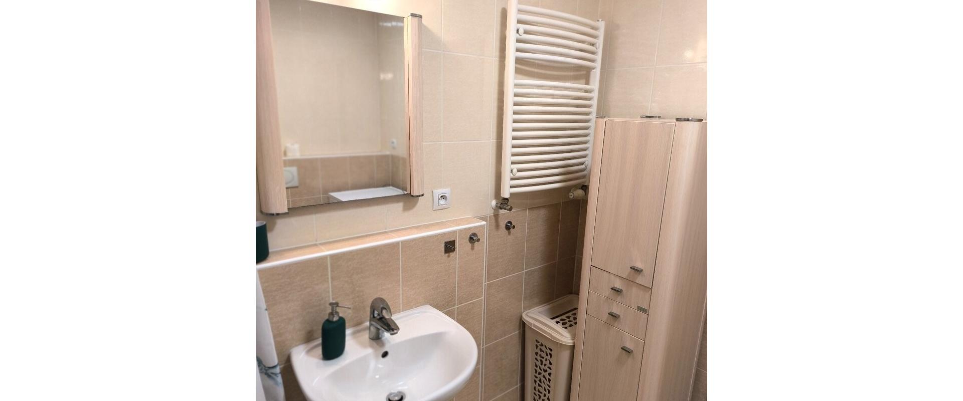 Prenájom 2 izbového bytu s garážou, Jégého (Ružinov)