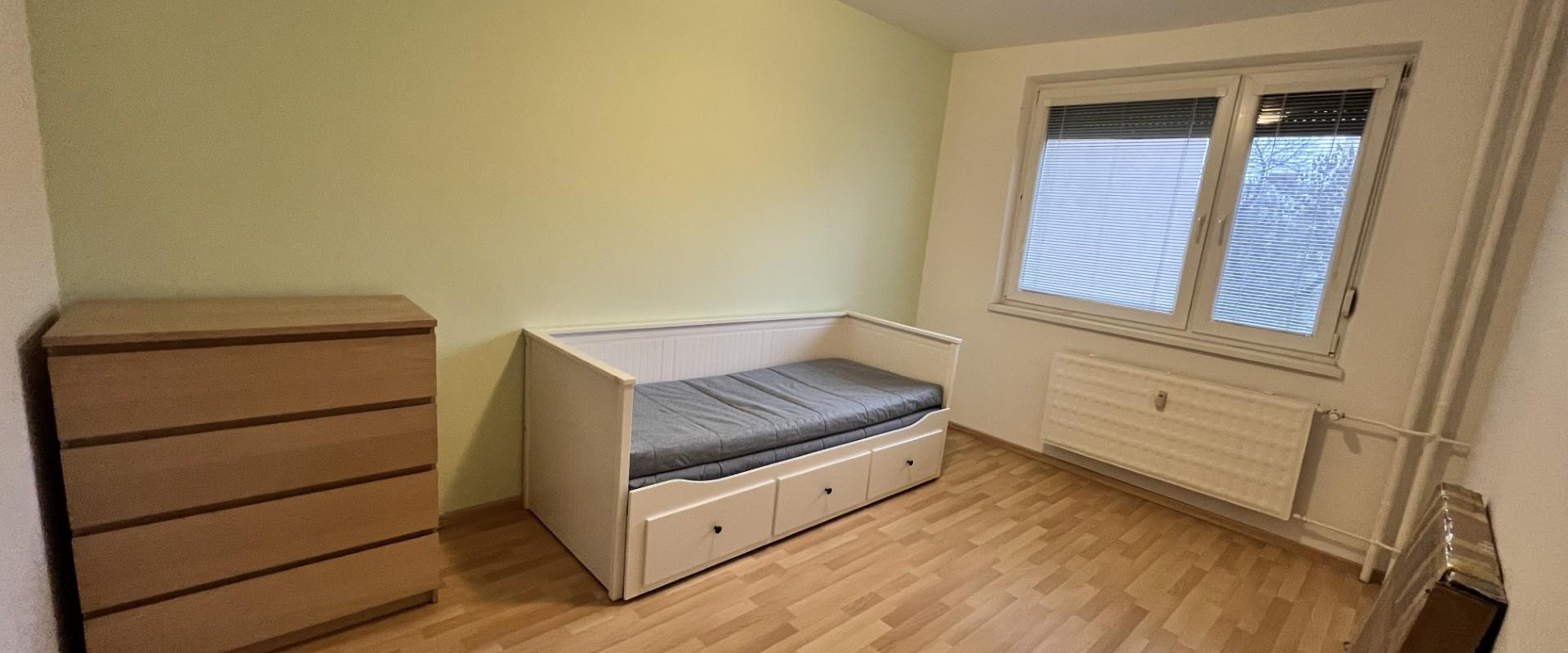 PREDAJ: Priestranný 3 iybový byt s loggiou v pokojnej časti Ružinova